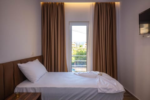 Bedroom, Mountain view