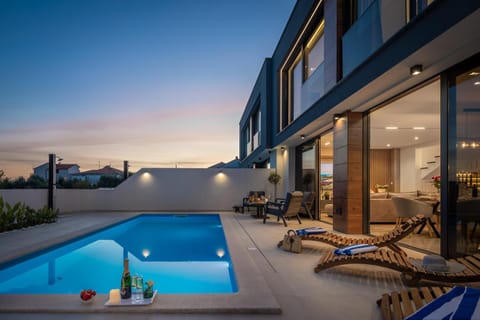 Property building, Pool view, Swimming pool