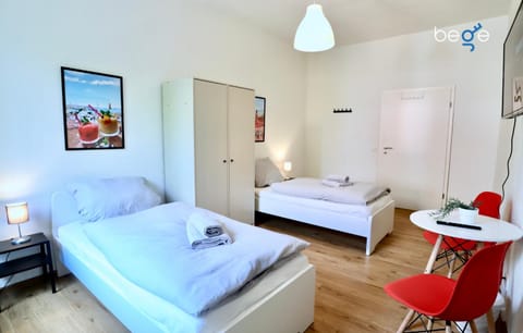 Bed, Living room, Photo of the whole room, Seating area, Bedroom, towels
