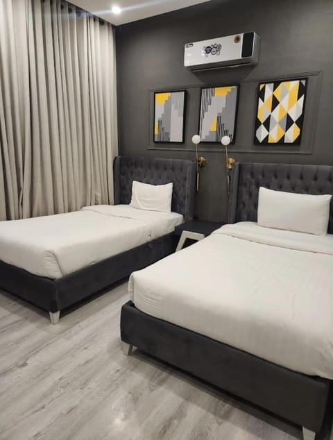 Bed, Photo of the whole room, Bedroom, air conditioner
