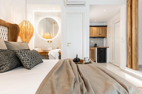 Bed, Kitchen or kitchenette, Photo of the whole room, Bedroom, air conditioner