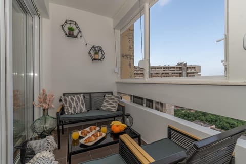 Balcony/Terrace, Food and drinks, Seating area
