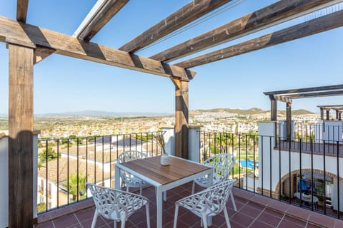 View (from property/room), Balcony/Terrace, Dining area, Mountain view