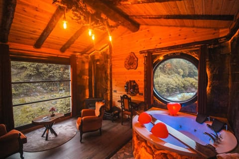Hot Tub, Living room, Seating area