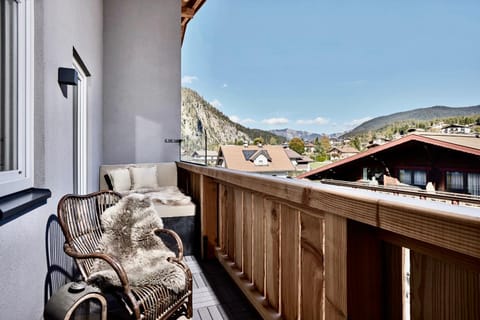 Balcony/Terrace, Mountain view
