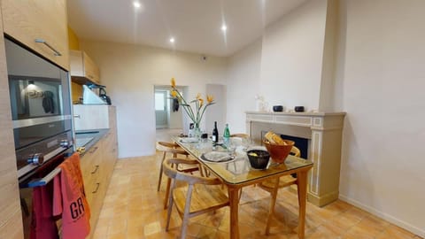 Kitchen or kitchenette, Dining area, dishwasher