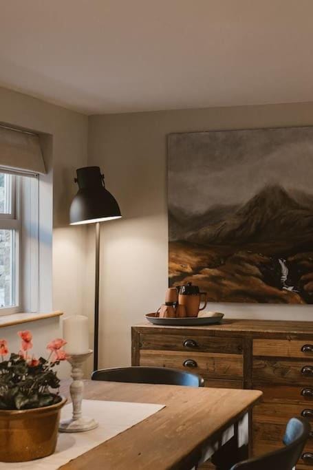 Living room, Decorative detail, Dining area