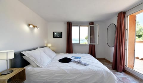 Piscine chauffée et magnifique vue mer! à10 mns de la plage & du centre! Villa in Cavalaire-sur-Mer