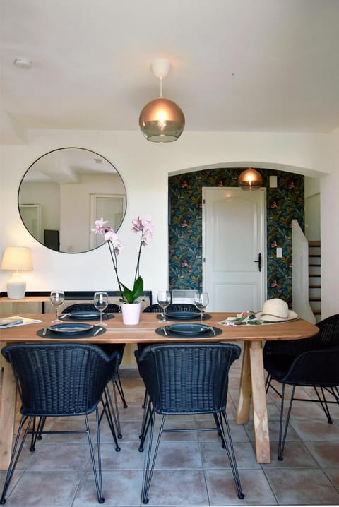 Piscine chauffée et magnifique vue mer! à10 mns de la plage & du centre! Villa in Cavalaire-sur-Mer