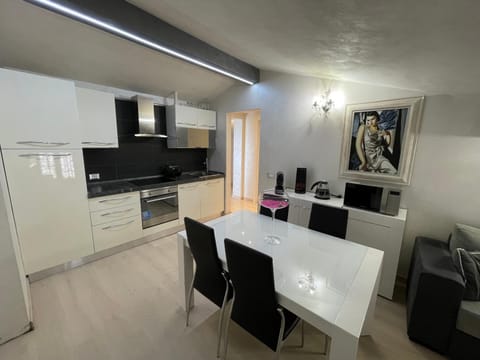 Kitchen or kitchenette, Lunch