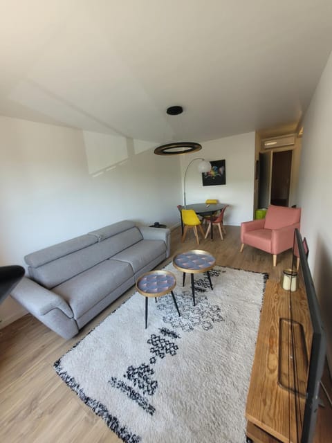 Communal lounge/ TV room, TV and multimedia, Living room