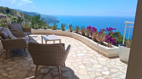 Property building, Balcony/Terrace, Living room