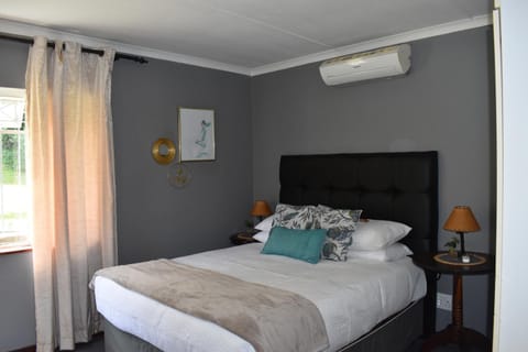 Bedroom, air conditioner