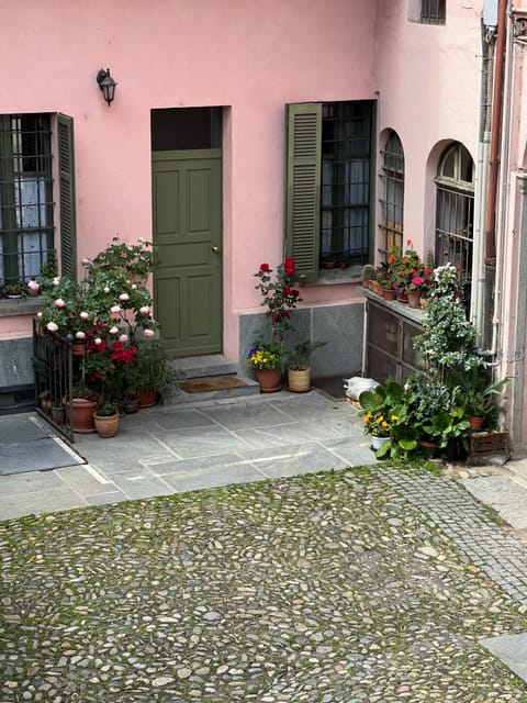 Facade/entrance, Day, Garden, Garden view