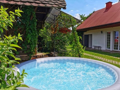 Garden, Hot Tub, Pool view