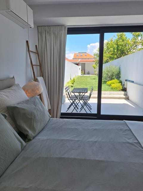 Bedroom, Garden view
