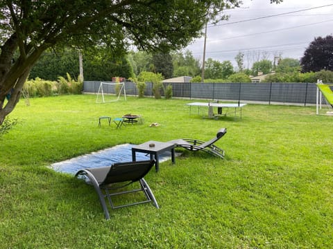 Camping-car au Charme de la Forêt avec jardin Accès à pied Circuit des 25 Bosses Luxury tent in Île-de-France