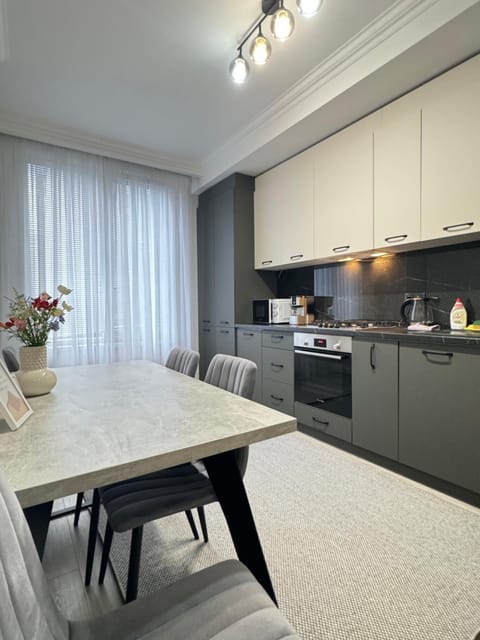 Kitchen or kitchenette, Dining area, pet friendly, stove
