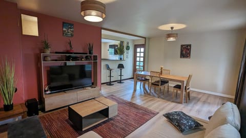 TV and multimedia, Seating area