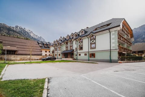 Property building, Day, Natural landscape, Mountain view, Parking