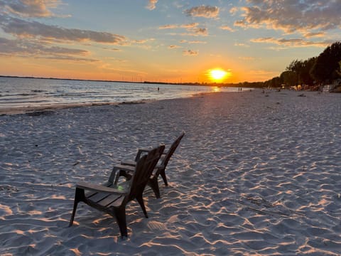 Nearby landmark, Day, Natural landscape, Beach, Evening entertainment, Sea view, Sunrise, Sunset, sunbed