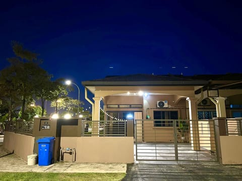 Property building, Night, View (from property/room), Balcony/Terrace