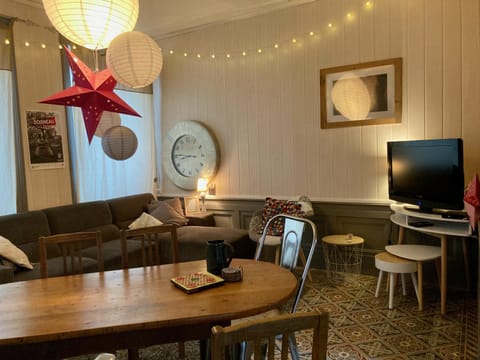 Living room, Seating area, Dining area