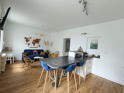 Living room, Dining area