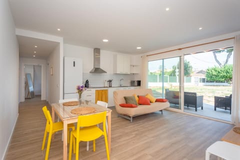 Kitchen or kitchenette, Living room, Dining area, stove