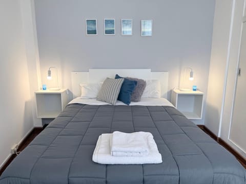 Bedroom, towels, air conditioner