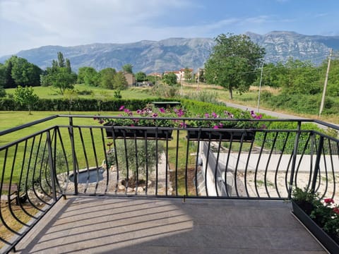 Natural landscape, View (from property/room), Balcony/Terrace, Garden view, Mountain view
