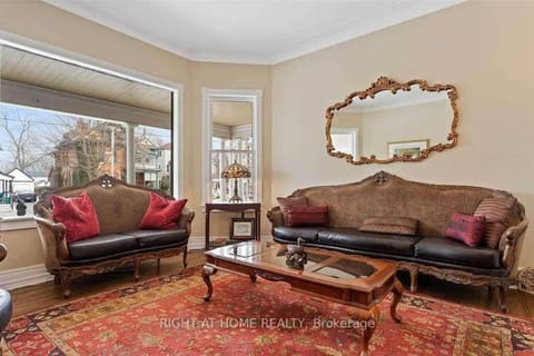 Perfection near the River - 4 Bedroom Villa Complimentary Breakfast Delivered Daily to the Rental House in Niagara Falls