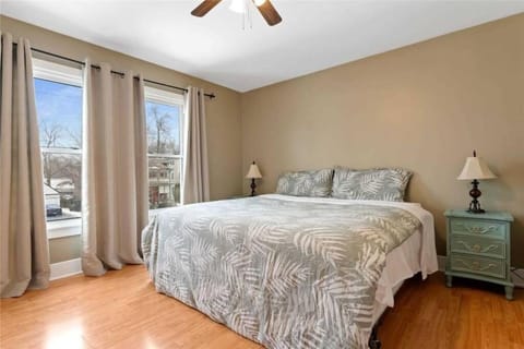 Perfection near the River - 4 Bedroom Villa Complimentary Breakfast Delivered Daily to the Rental House in Niagara Falls