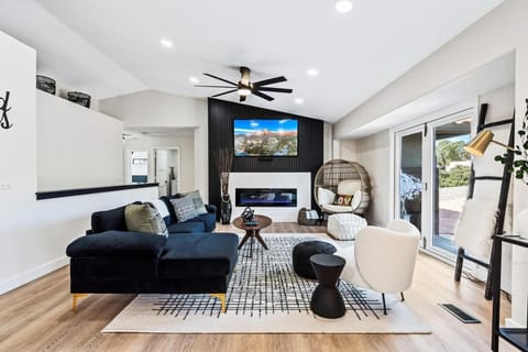 Sage House Modern Retreat 3 Kings, Theater, Gmrm! House in Sedona