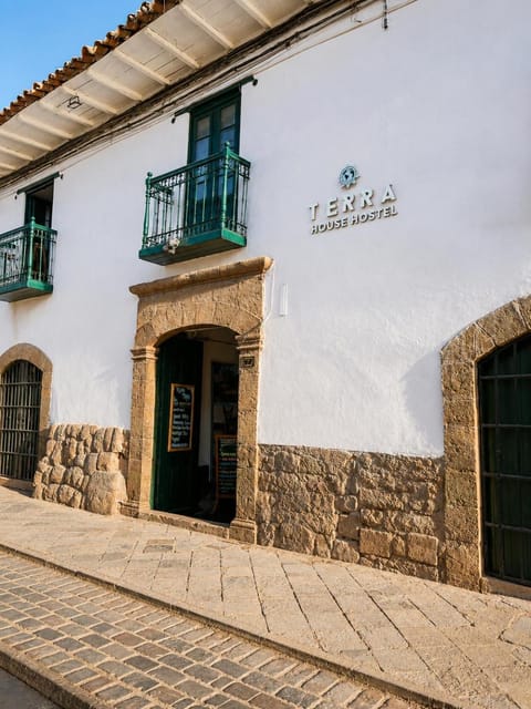 Property building, Patio, Nearby landmark, Bed, Breakfast, Inner courtyard view, internet, internet, internet