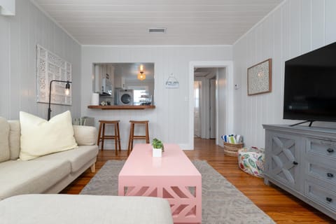 Be A Nomad - Beach Bliss - Close to beach Apartment in Jacksonville Beach