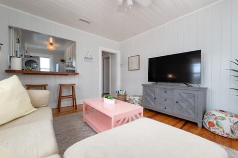 Be A Nomad - Beach Bliss - Close to beach Apartment in Jacksonville Beach