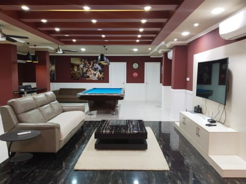 Communal lounge/ TV room, TV and multimedia, Living room