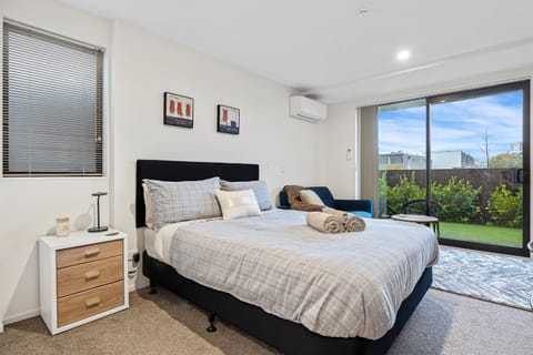 Bed, Garden, Photo of the whole room, Bedroom, Garden view, towels