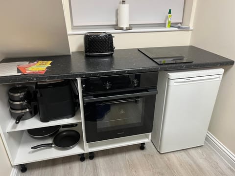 Quiet studio flat near University & QMC, King size bed Apartment in Nottingham