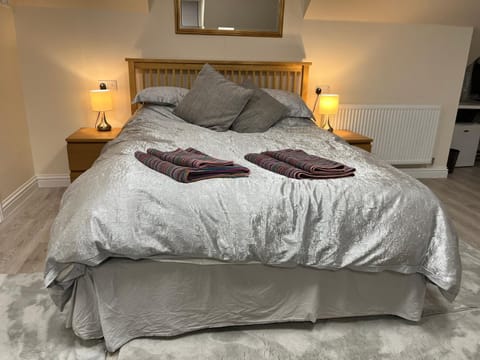 Quiet studio flat near University & QMC, King size bed Apartment in Nottingham