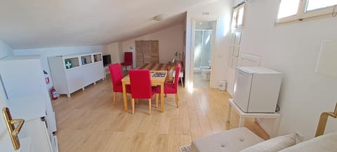 Living room, Seating area, Dining area, minibar