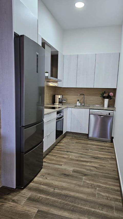 Kitchen or kitchenette, dishwasher, oven, toaster