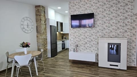 Communal lounge/ TV room, TV and multimedia, Kitchen or kitchenette, Living room, Dining area