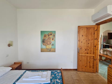 Bed, Photo of the whole room, Bedroom, air conditioner