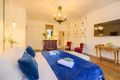 LA SUITE de NOTRE DAME au pied du CHATEAU FORT Bed and Breakfast in Wallonia, Belgium
