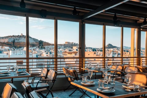 Property building, Restaurant/places to eat, Balcony/Terrace, Area and facilities