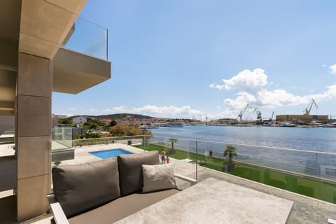 Balcony/Terrace, Pool view, Sea view