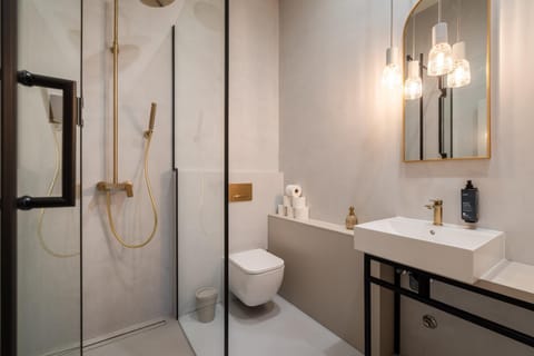 Shower, Toilet, Bathroom, towels