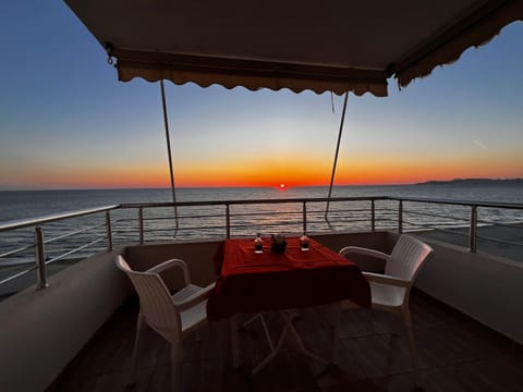 View (from property/room), Balcony/Terrace, Dining area, Sea view, Sunset